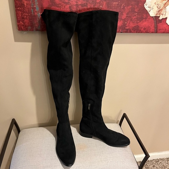 Vince Camuto Suede Black Over-the-Knee Low Heel Boots, size 8.5 - Picture 1 of 10